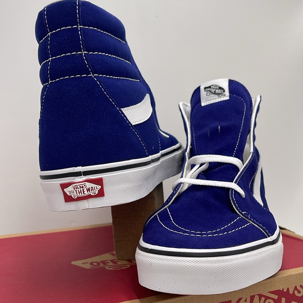 Vans Men’s Sk8-Hi Color Theory Beacon Blue
VN000D5IBYM
Sneakers - Picture 8 of 16